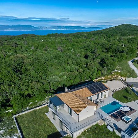 Villa Tonka With Jacuzzi Sauna And Private Pool 라빈 외부 사진